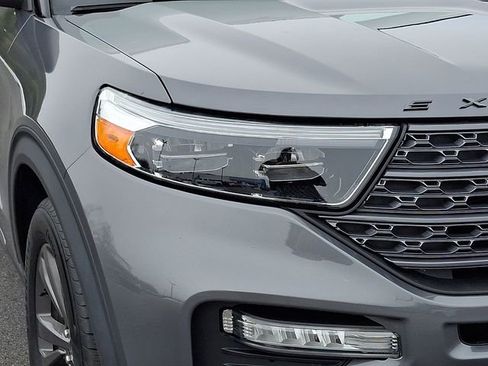 Used 2021 Ford Explorer XLT w/ Equipment Group 202A image 9