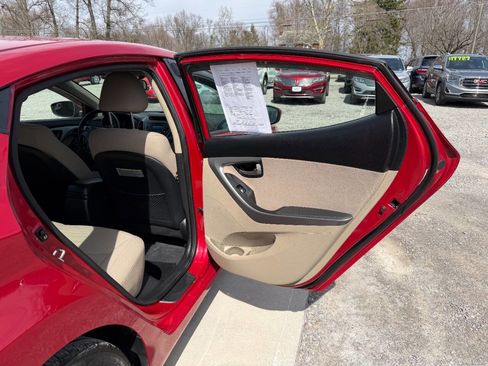 Used 2016 Hyundai Elantra SE w/ Option Group 02 image 12