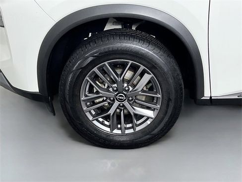 Used 2023 Nissan Rogue S image 25