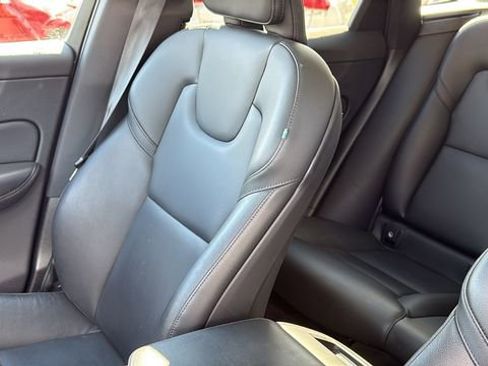 Used 2024 Volvo XC60 B5 Core AWD/4WD image 23