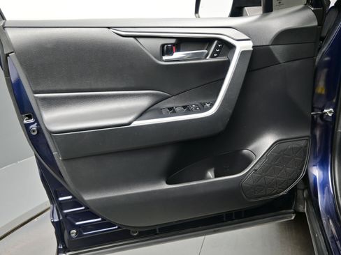 Used 2020 Toyota RAV4 XLE Premium FWD image 9