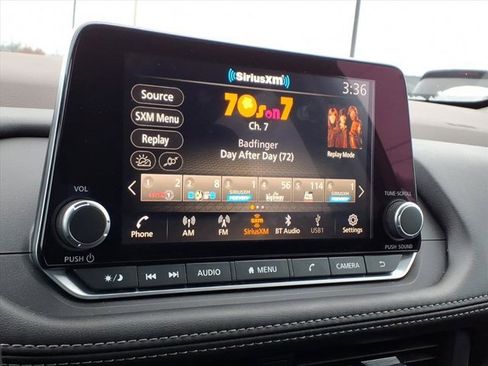 Used 2023 Nissan Rogue S image 11