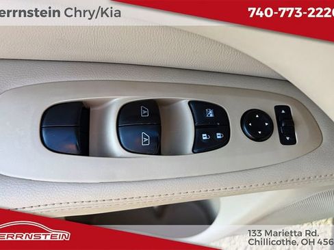 Used 2016 Nissan Pathfinder SL AWD/4WD image 13