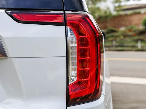 Used 2024 GMC Yukon XL Denali w/ Advanced Technology Package AWD/4WD image 16