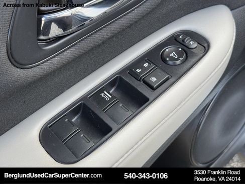 Used 2022 Honda HR-V LX image 16