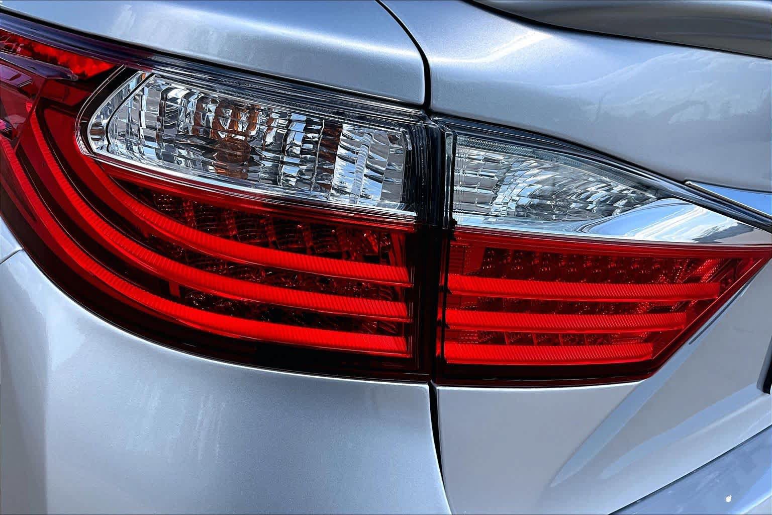 Used 2014 Lexus ES 350 w/ Luxury Package FWD image 29