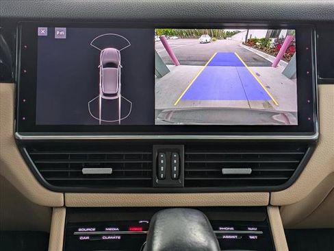 Used 2021 Porsche Cayenne image 16