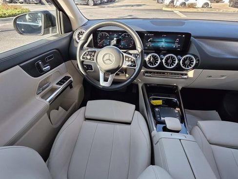 Certified 2022 Mercedes-Benz GLA 250 4MATIC image 9