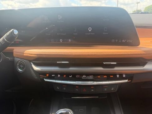 Used 2024 Cadillac XT4 Premium Luxury AWD/4WD image 17