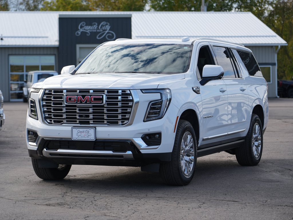 Used 2026 GMC Yukon XL Denali w/ Sun & Power Step Package AWD/4WD image 7