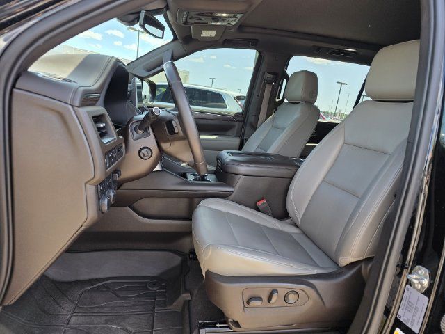 Used 2021 Chevrolet Suburban Z71 w/ Z71 Signature Package AWD/4WD image 13