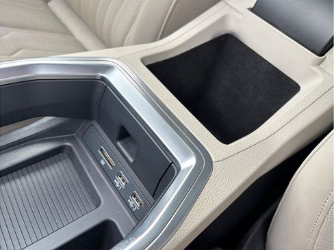 Used 2019 Audi e-tron Prestige w/ Prestige Package AWD/4WD image 36