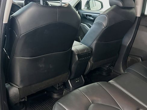 Used 2020 Toyota Highlander XLE image 29