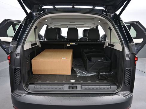 New 2026 Land Rover Discovery S AWD/4WD image 14