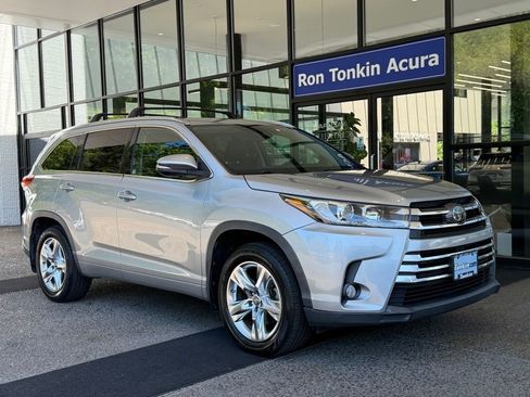 Used 2017 Toyota Highlander Limited AWD/4WD image 2