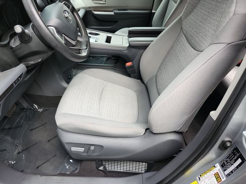 Used 2021 Toyota Sienna LE FWD image 9