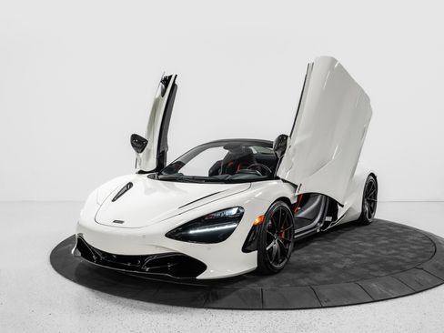Used 2021 McLaren 720S Performance RWD image 2