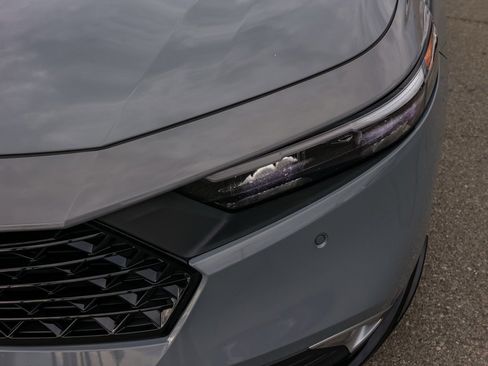 Used 2024 Honda Accord Touring image 10