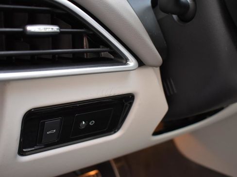 Used 2019 Jaguar XE Prestige RWD image 41
