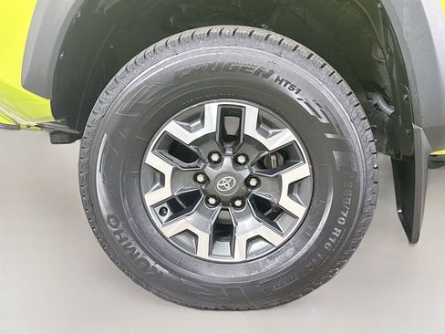 Used 2023 Toyota Tacoma TRD Off-Road w/ TRD Premium Off Road Package AWD/4WD image 30