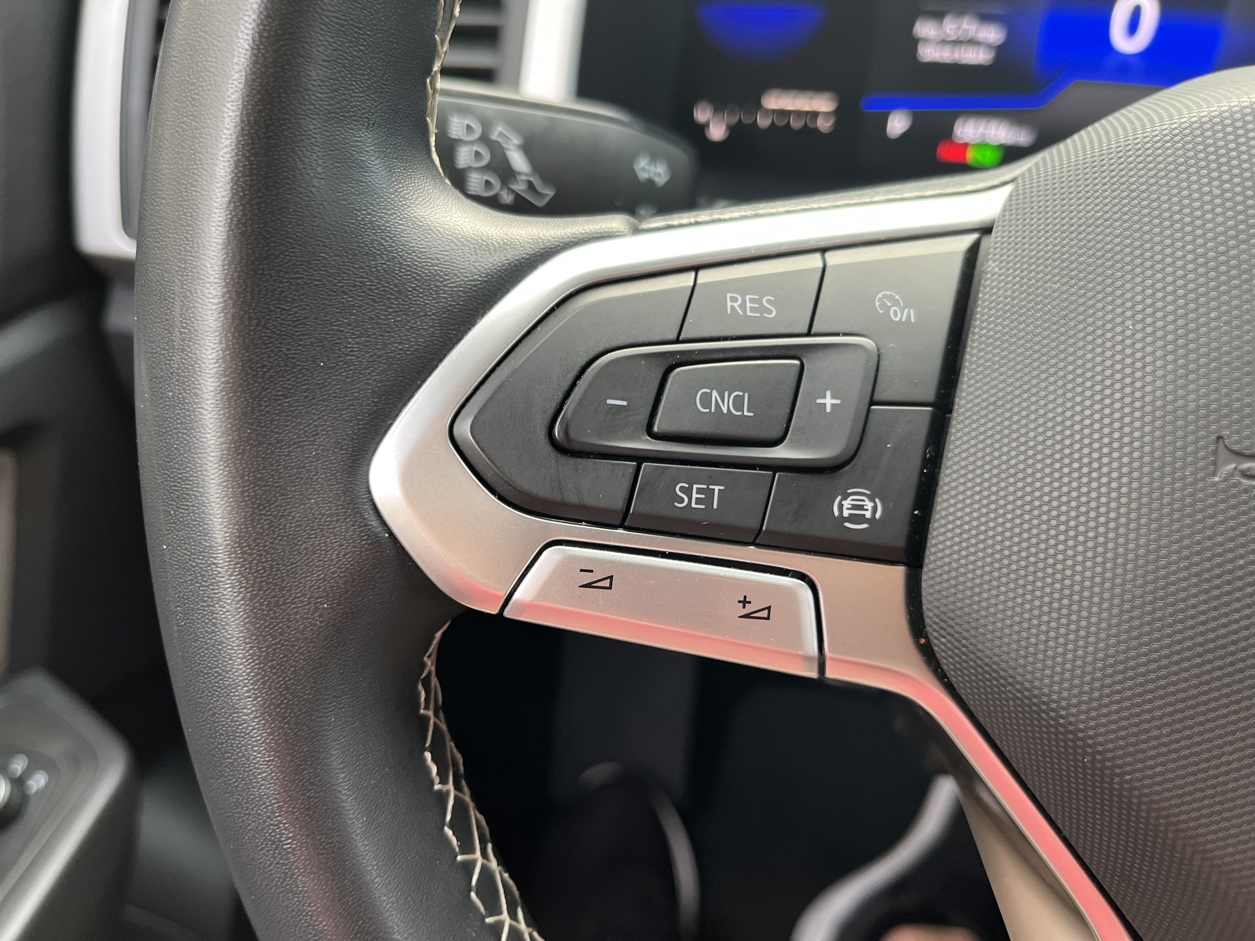 Used 2022 Volkswagen Atlas Cross Sport SE FWD image 19