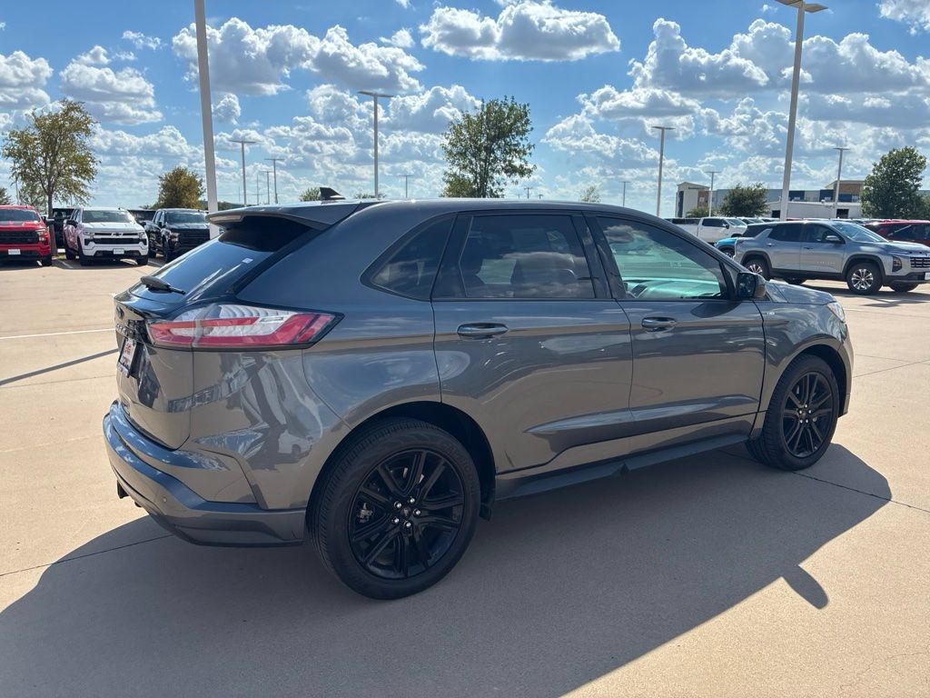 Used 2022 Ford Edge ST-Line w/ Class II Trailer Tow Package AWD/4WD image 3