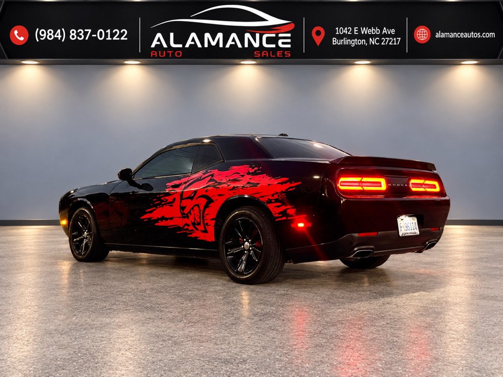 Used 2015 Dodge Challenger SXT RWD image 12