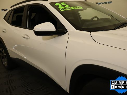 Used 2025 Chevrolet Trax LT FWD image 4