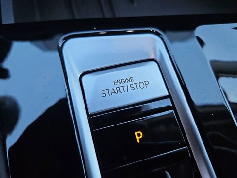 Used 2025 Volkswagen Atlas SE image 20