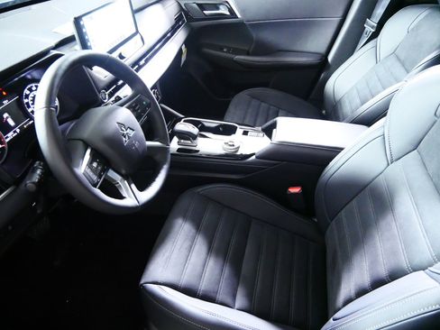 New 2026 Mitsubishi Outlander AWD image 4