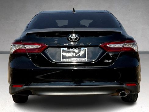 Used 2020 Toyota Camry XLE image 5
