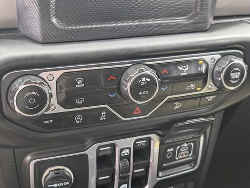 Used 2018 Jeep Wrangler Unlimited Sport S AWD/4WD image 24