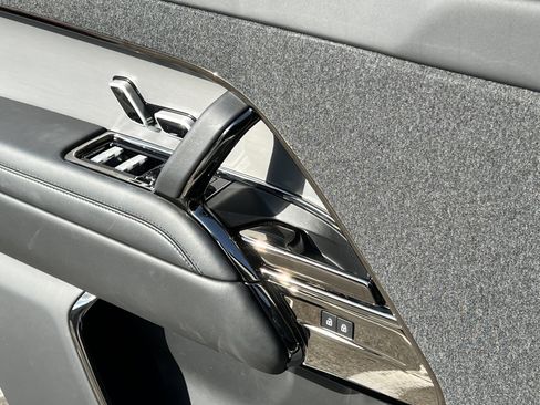 Used 2023 Land Rover Range Rover Sport SE image 32