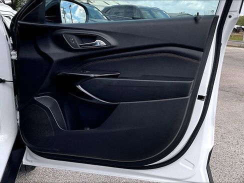 Used 2025 Chevrolet Trax RS w/ Sunroof Package image 28