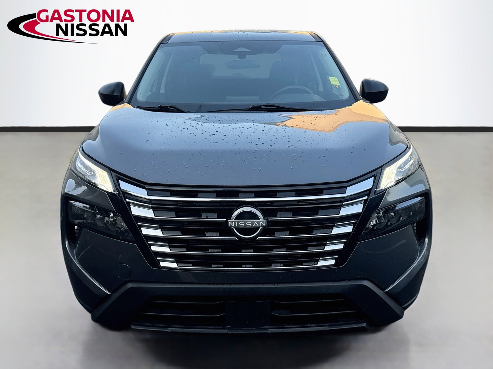 Used 2024 Nissan Rogue S FWD image 2