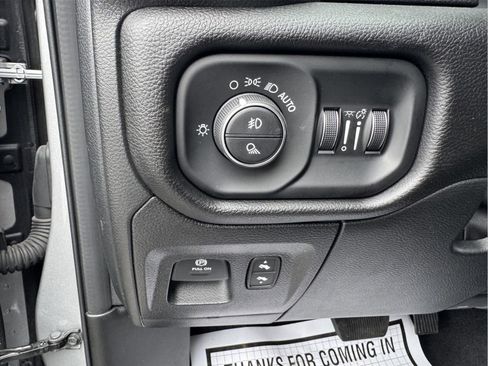 Used 2025 RAM 1500 Laramie AWD/4WD image 17