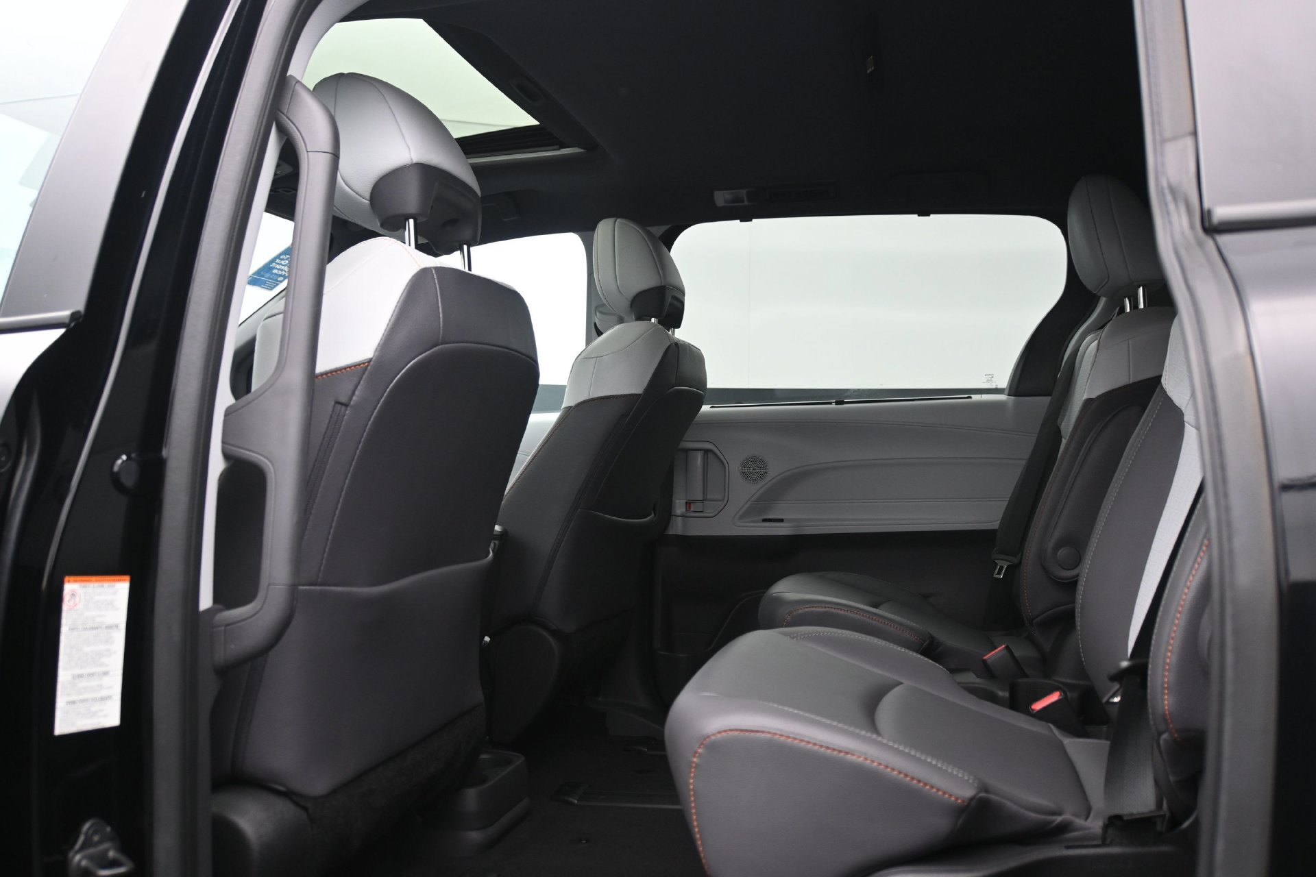Used 2022 Toyota Sienna XSE FWD image 18