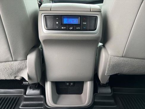 Certified 2019 Toyota Highlander Plus image 19