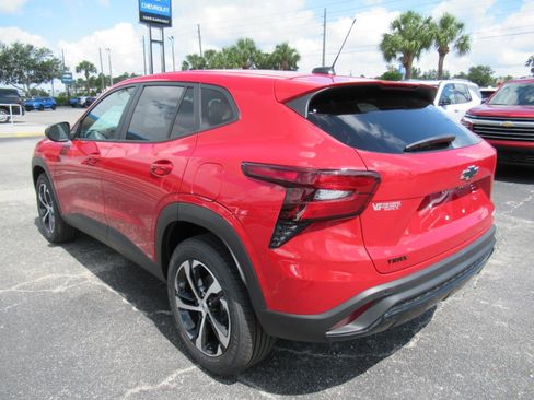 New 2026 Chevrolet Trax RS w/ Sunroof Package FWD image 7
