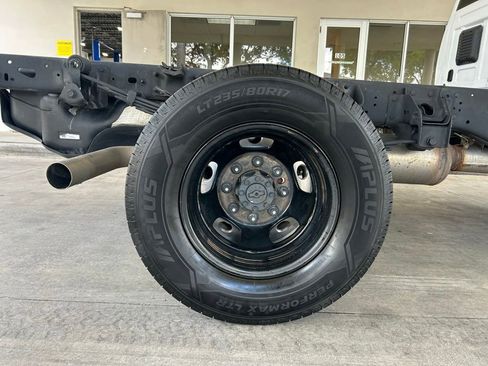 Used 2026 RAM 3500 Tradesman w/ Chrome Appearance Group RWD image 16