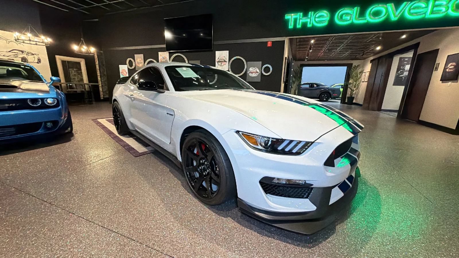 Used 2018 Ford Mustang Shelby GT350R w/ GT350R Equipment Group 920A RWD image 9