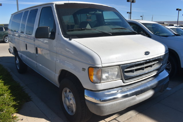 Used 1999 Ford E-350 and Econoline 350 Club Wagon RWD image 3