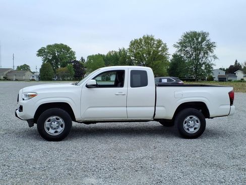 Used 2021 Toyota Tacoma SR RWD image 9