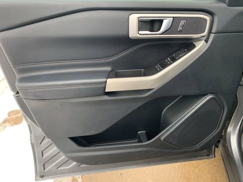 Used 2022 Ford Explorer XLT w/ Equipment Group 202A image 14