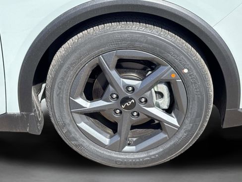 New 2025 Kia K4 LXS image 30