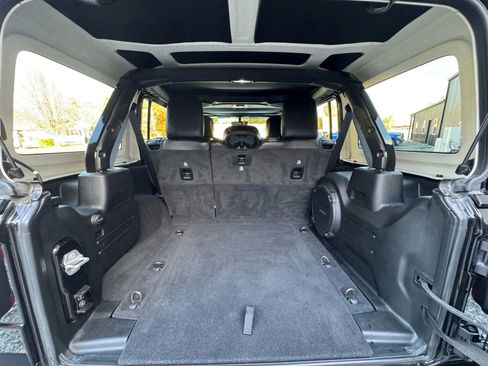 Used 2020 Jeep Wrangler Unlimited Sahara image 13