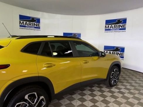 Certified 2025 Chevrolet Trax RS w/ Driver Confidence Package image 2