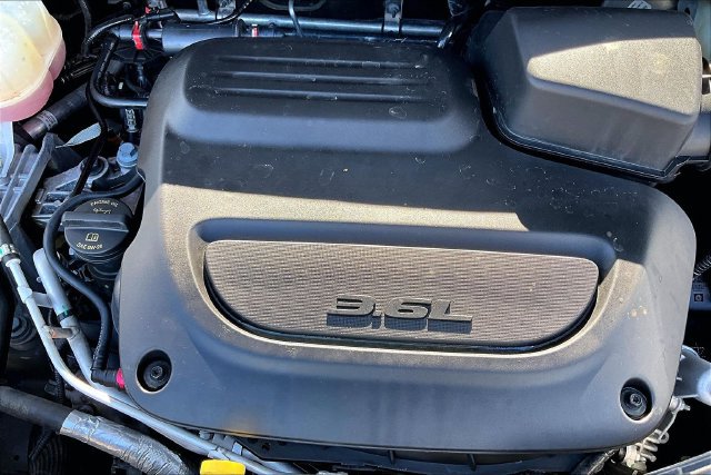 Used 2023 Chrysler Pacifica Touring-L FWD image 31