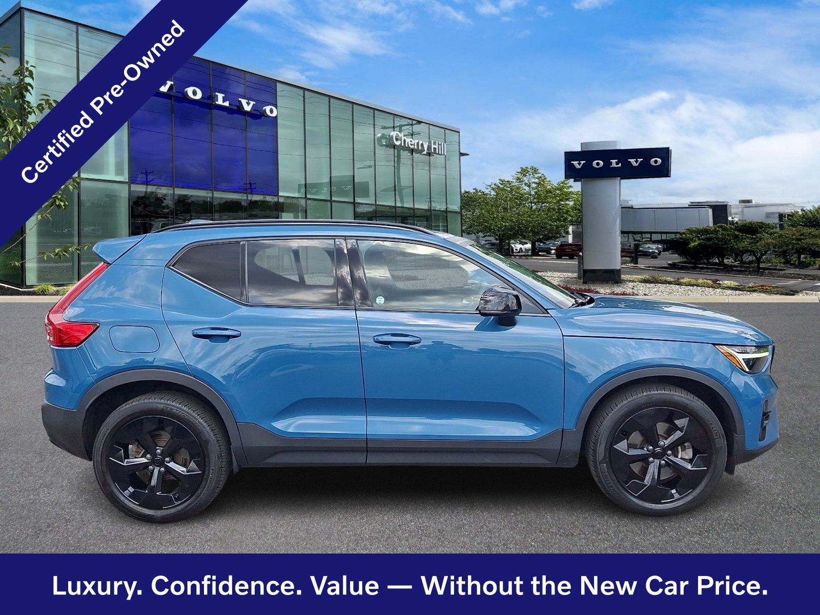 Certified 2023 Volvo XC40 B5 Plus w/ Driver Assist Package AWD/4WD image 8