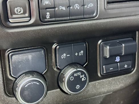 Used 2021 Chevrolet Tahoe LT w/ LT Signature Package RWD image 11